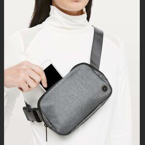 Lululemon Everywhere Belt Bag TB2 Shiny Black